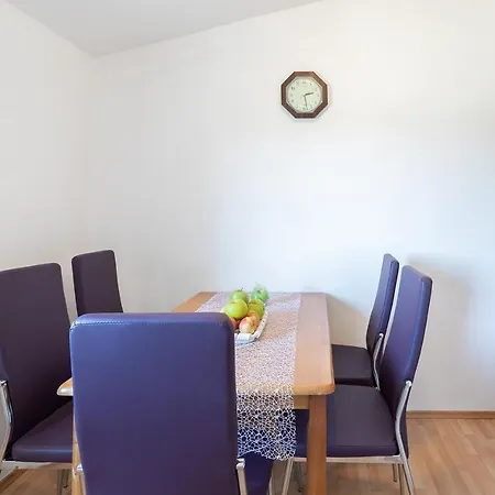 Apartment Majer 2 *